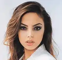 Ebru Gündeş – Ben İnsan Değilmiyim Albüm Kapağı