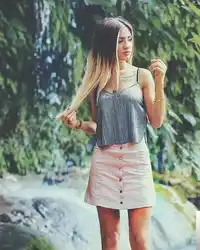 Feride Hilal Akın – Seviyorum Ama Boyun Eğmem Albüm Kapağı