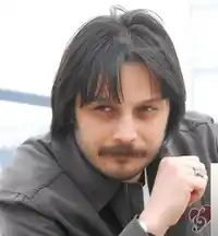 Serhad Raşa – Mapusun İçinde Üç Ağaç İncir Albüm Kapağı