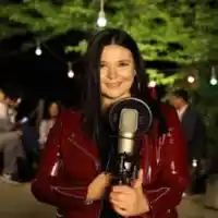 Tuğçe Kandemir – Arnavut Kaldırımı (Akustik) Albüm Kapağı