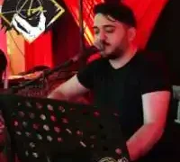 Yiğit Aktaş – Öyle Bir Gülüşü Var